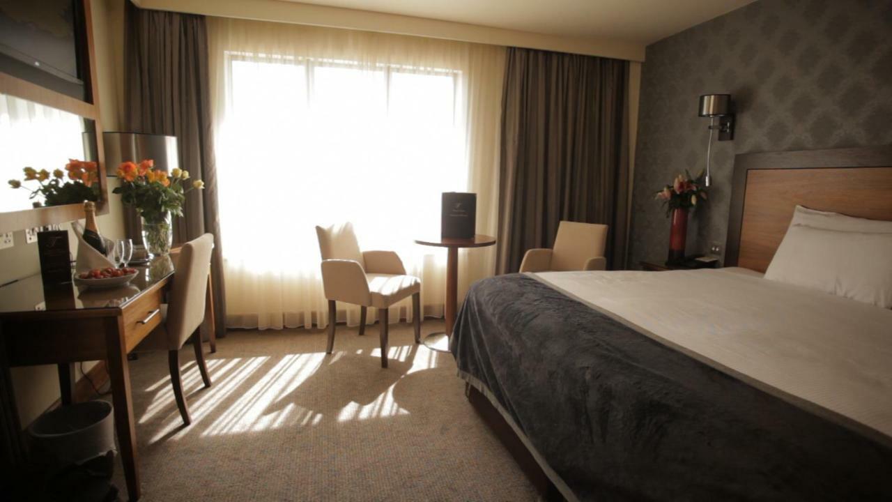 Treacys Hotel & Leisure Centre วอเตอร์ฟอร์ด ภายนอก รูปภาพ